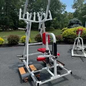 Hammer strength Isolating Pulldown DESIREABLE!!