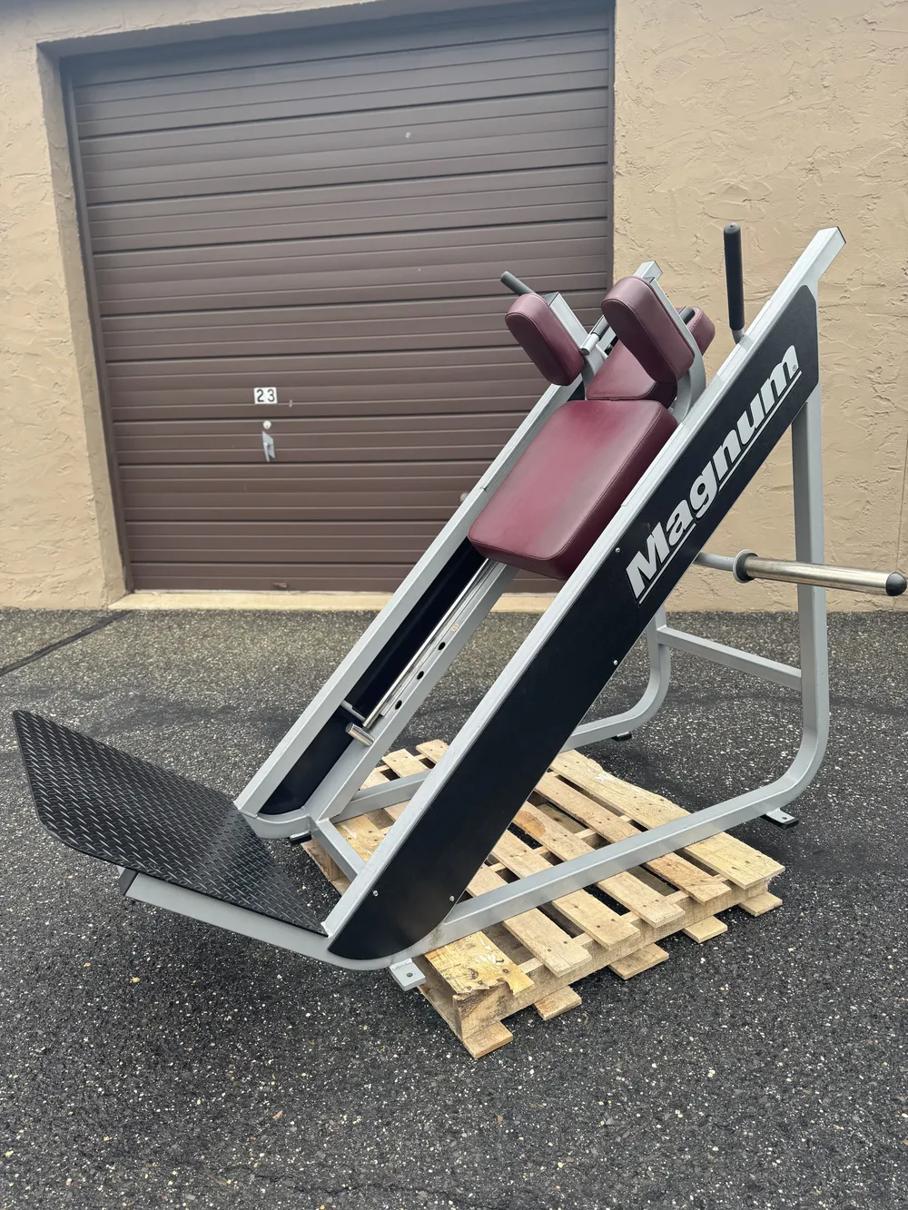 Magnum Hack Squat